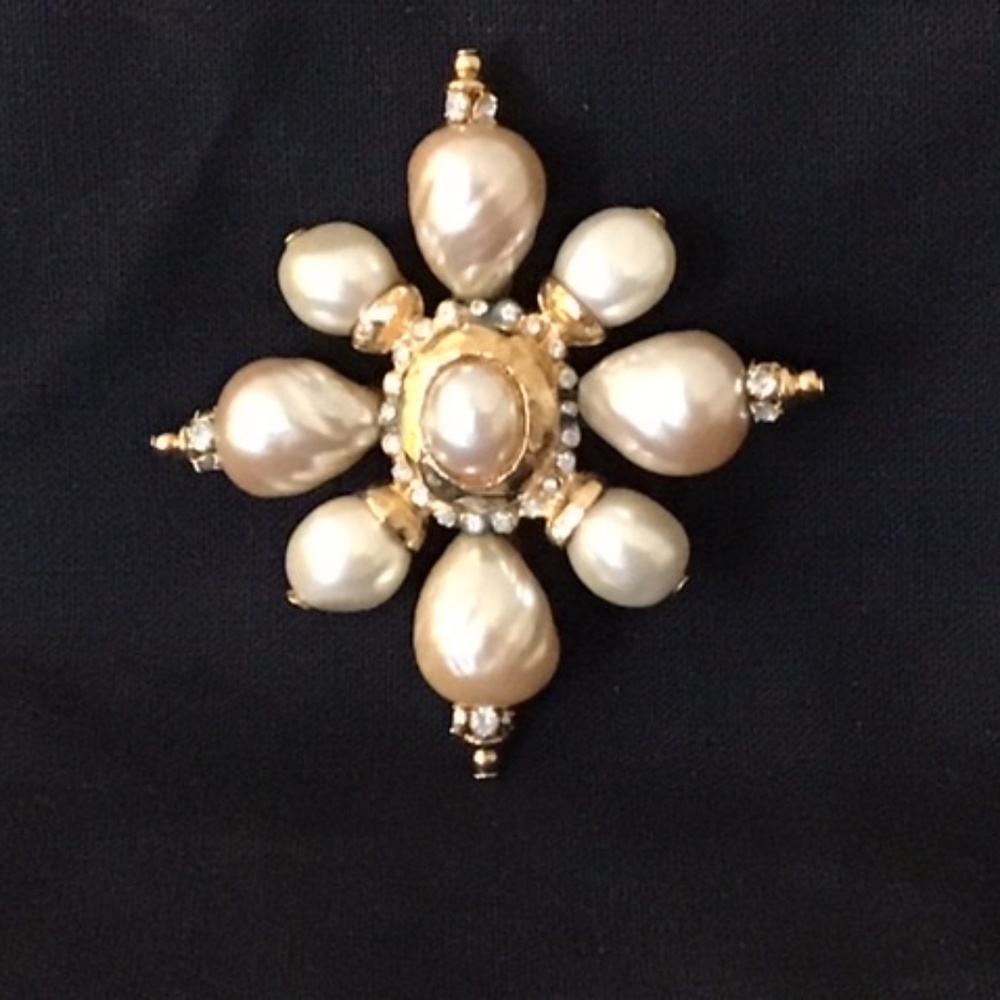 Vintage pearl broach
